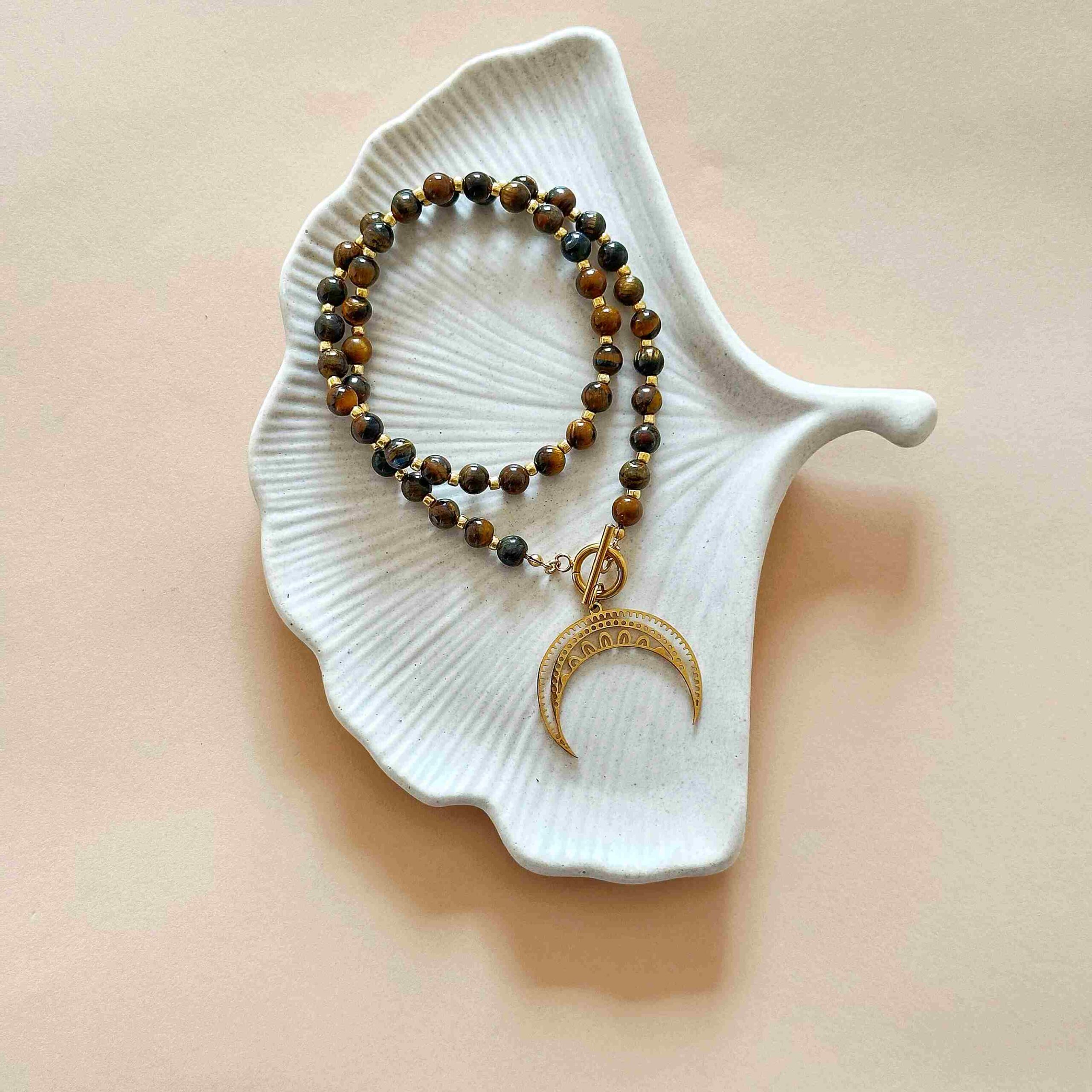 naszyjnik lunula i tygrysie oko z kamieni naturalnych
