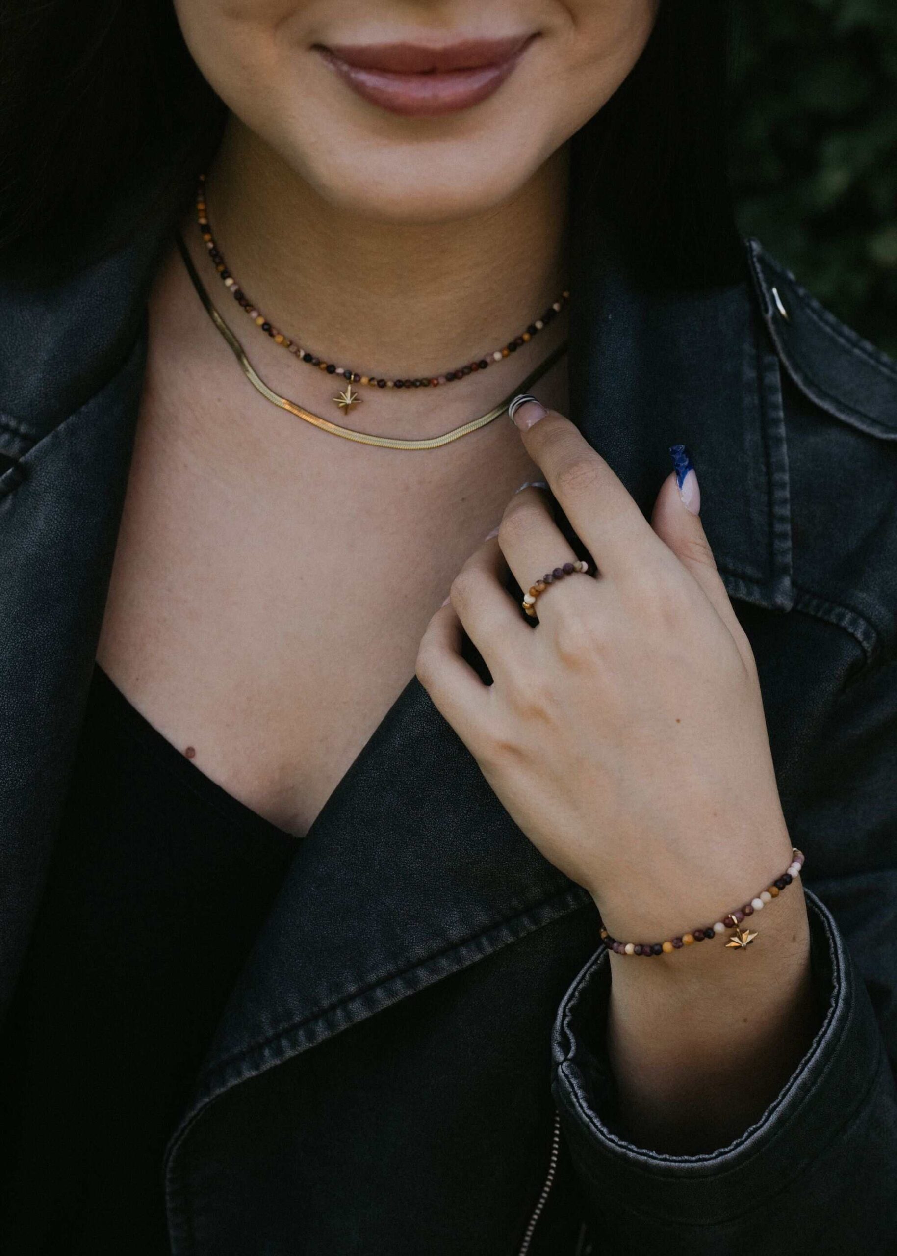 jesienny naszyjnik z kamieni naturalnych neutralnych odcieniach